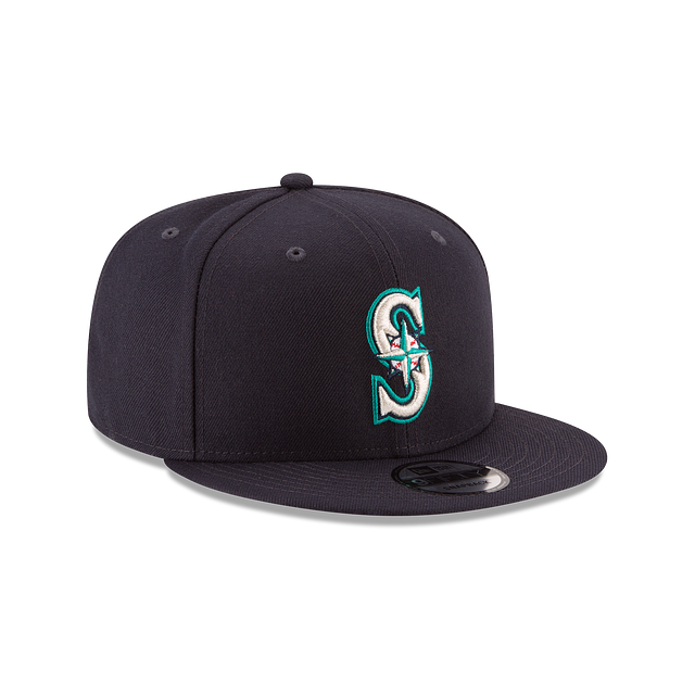 https://cdn.shopify.com/s/files/1/0601/2554/4675/products/11591005_11592422_9FIFTY_MLBBASICSNAP_SEAMAR_OTC_3QR.png?v=1677613012
