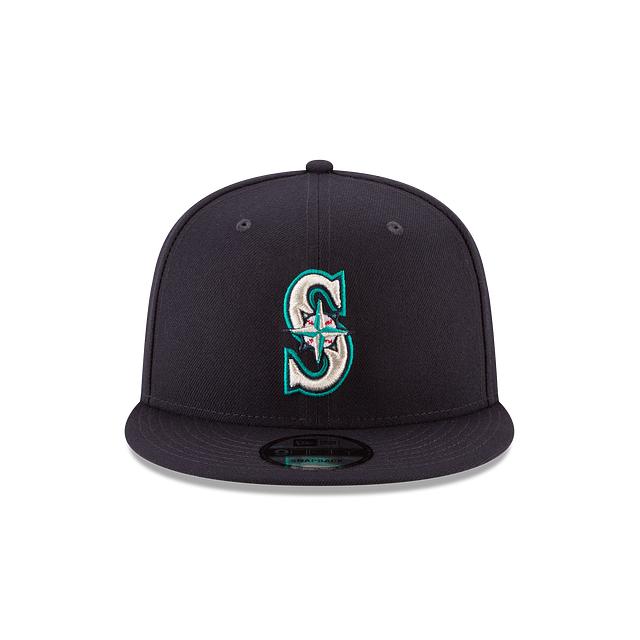 https://cdn.shopify.com/s/files/1/0601/2554/4675/products/11591005_11592422_9FIFTY_MLBBASICSNAP_SEAMAR_OTC_F.png?v=1677613012