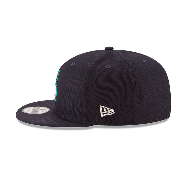 https://cdn.shopify.com/s/files/1/0601/2554/4675/products/11591005_11592422_9FIFTY_MLBBASICSNAP_SEAMAR_OTC_LSIDE.png?v=1677613012