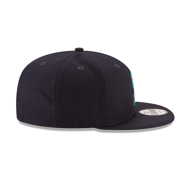 https://cdn.shopify.com/s/files/1/0601/2554/4675/products/11591005_11592422_9FIFTY_MLBBASICSNAP_SEAMAR_OTC_RSIDE.png?v=1677613012