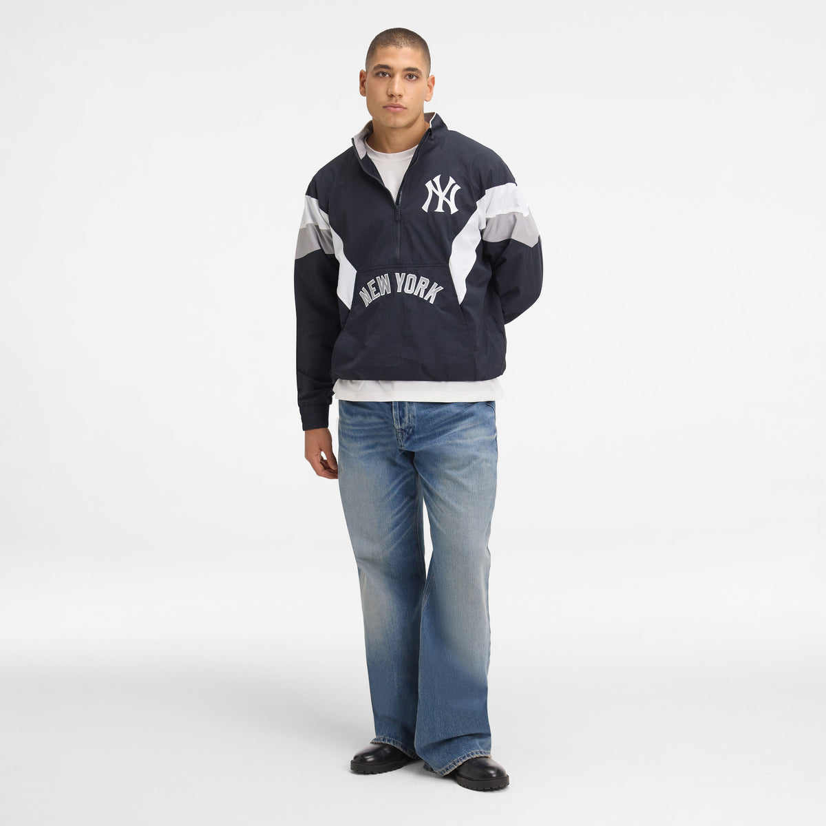 https://cdn.shopify.com/s/files/1/0601/2554/4675/files/1x1_-_Look_17_0387.jpg?v=1749149661