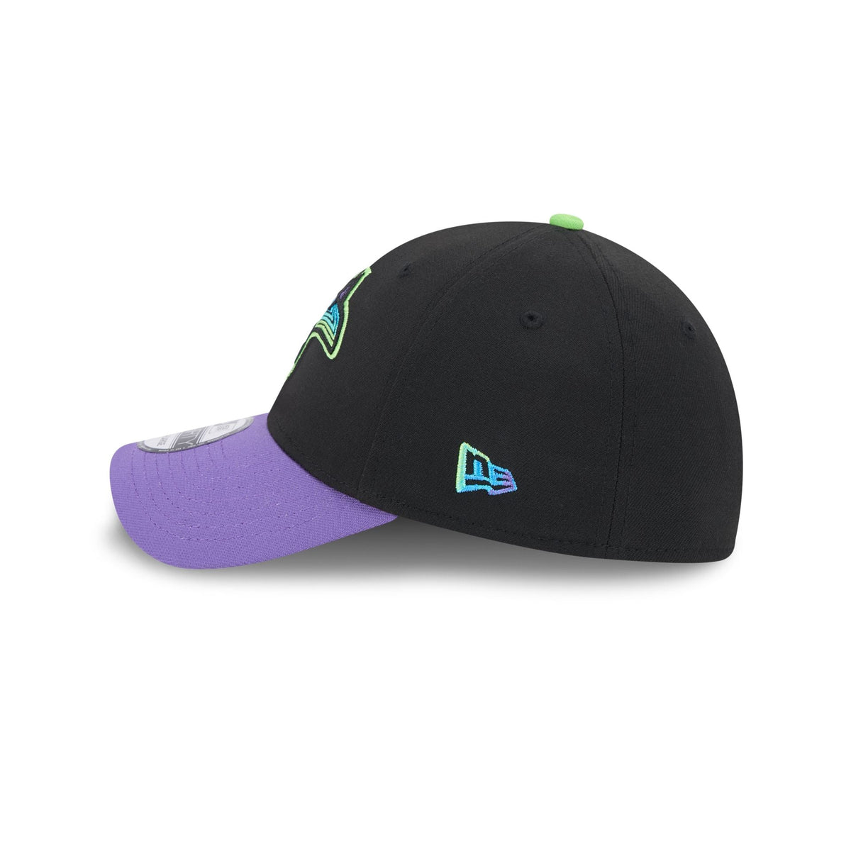 https://cdn.shopify.com/s/files/1/0601/2554/4675/files/60502973_39THIRTY_CITYCNCTTAMRAYOF_TAMRAYCC24_OTC_LSIDE.jpg?v=1714404554