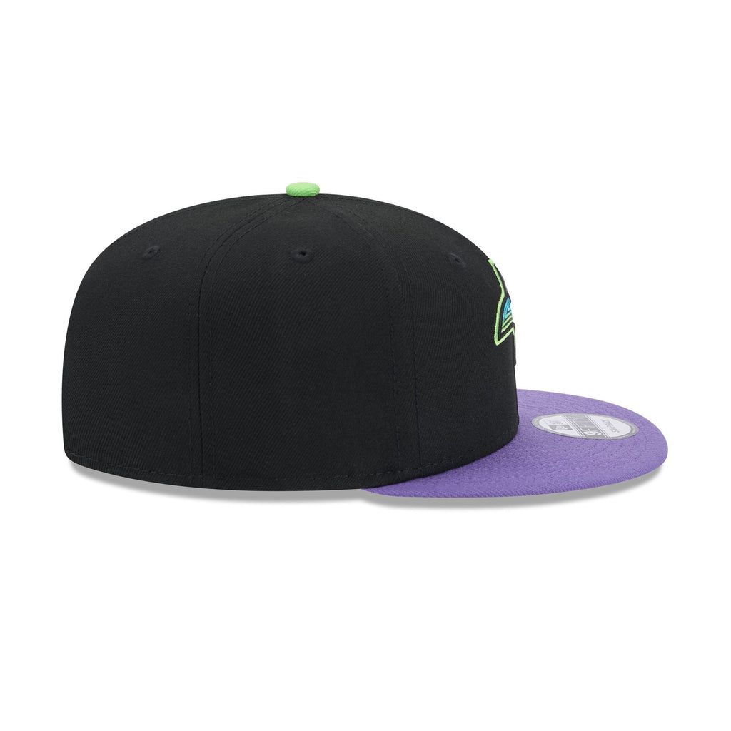https://cdn.shopify.com/s/files/1/0601/2554/4675/files/60503121_60503098_9FIFTY_CITYCNCTTAMRAYOF_TAMRAYCC24_OTC_RSIDE.jpg?v=1714404554