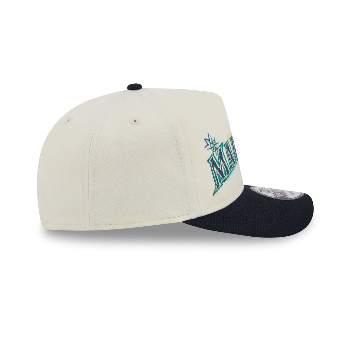 https://cdn.shopify.com/s/files/1/0601/2554/4675/files/60641286_GOLFER_TEAMSCRIBBLE_SEAMAR_CHW_RSIDE.jpg?v=1739890282