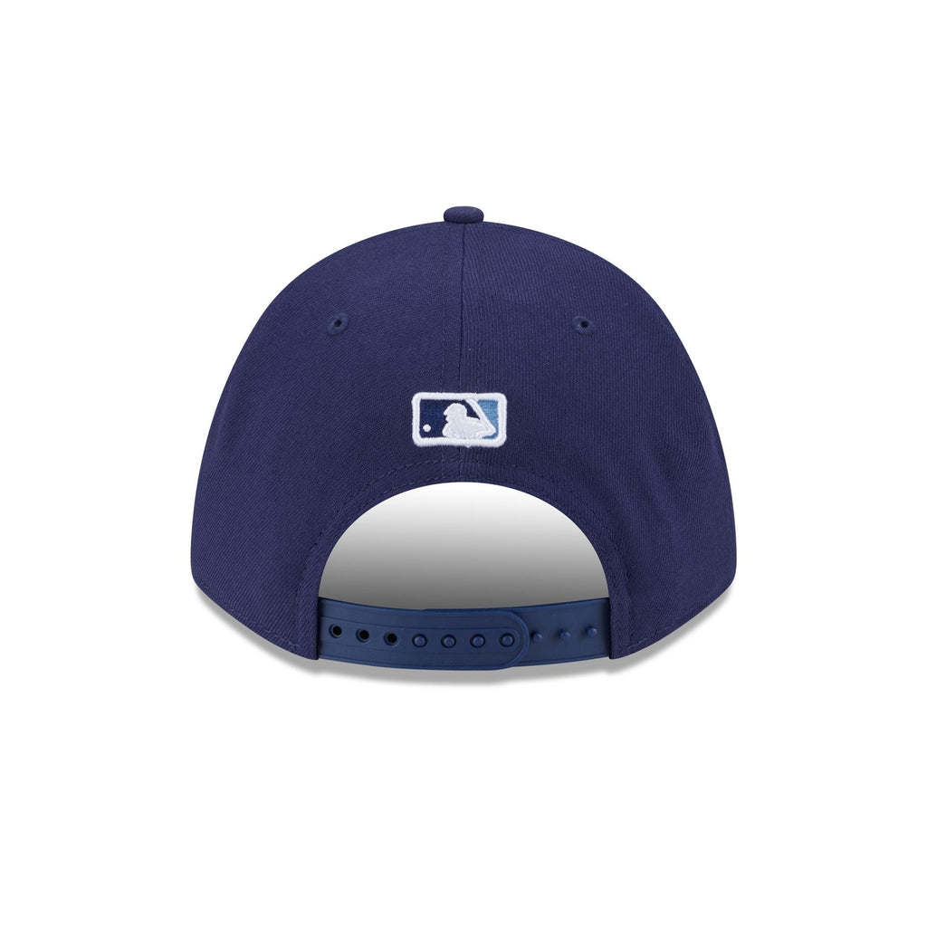https://cdn.shopify.com/s/files/1/0601/2554/4675/files/60646809_9FORTYMC_MLBPLYRREP940MC_TAMRAY_OTC_R.jpg?v=1736976597
