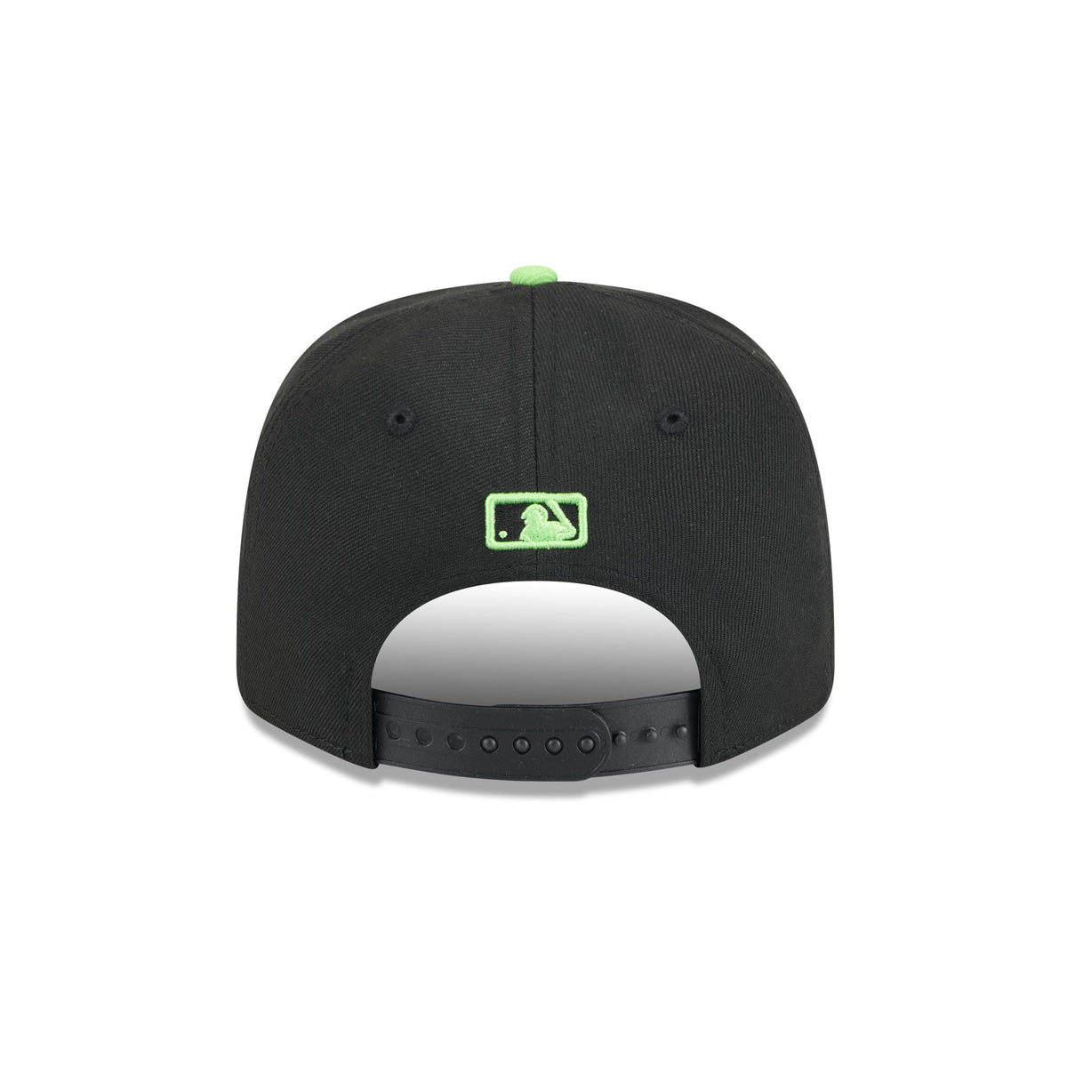 https://cdn.shopify.com/s/files/1/0601/2554/4675/files/60666709_9SEVENTY_CITYCNCTTAMRAYOF_TAMRAY_OTC_R.jpg?v=1743431162