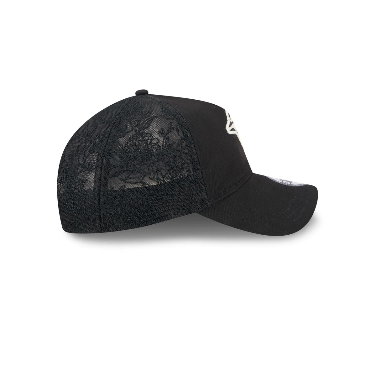 https://cdn.shopify.com/s/files/1/0601/2554/4675/files/60668408_9TWENTYAF_EMBROIDEREDMESH_TORJAY_BLK_RSIDE.jpg?v=1739902202