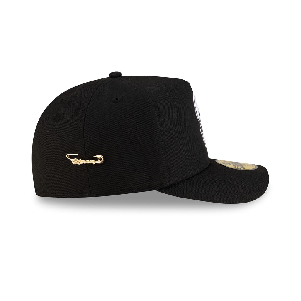 https://cdn.shopify.com/s/files/1/0601/2554/4675/files/60668853_59FIFTYAF_SCRIPT_PIN_SEAMAR_BLK_RSIDE.jpg?v=1748617270