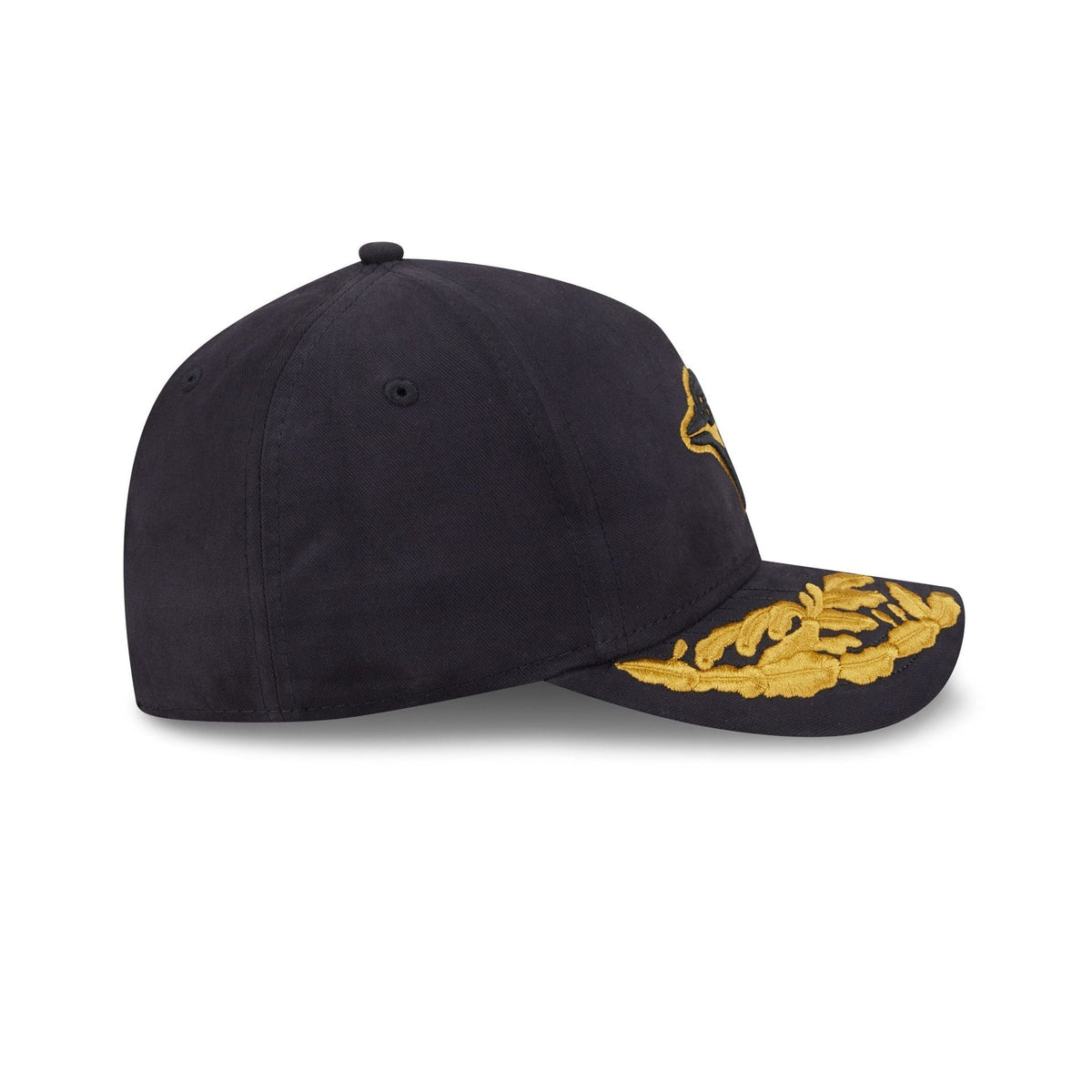 https://cdn.shopify.com/s/files/1/0601/2554/4675/files/60692380_9FORTYMCAF_ALPHA940MCAF2616_TORJAY_XBK_RSIDE.jpg?v=1756840947