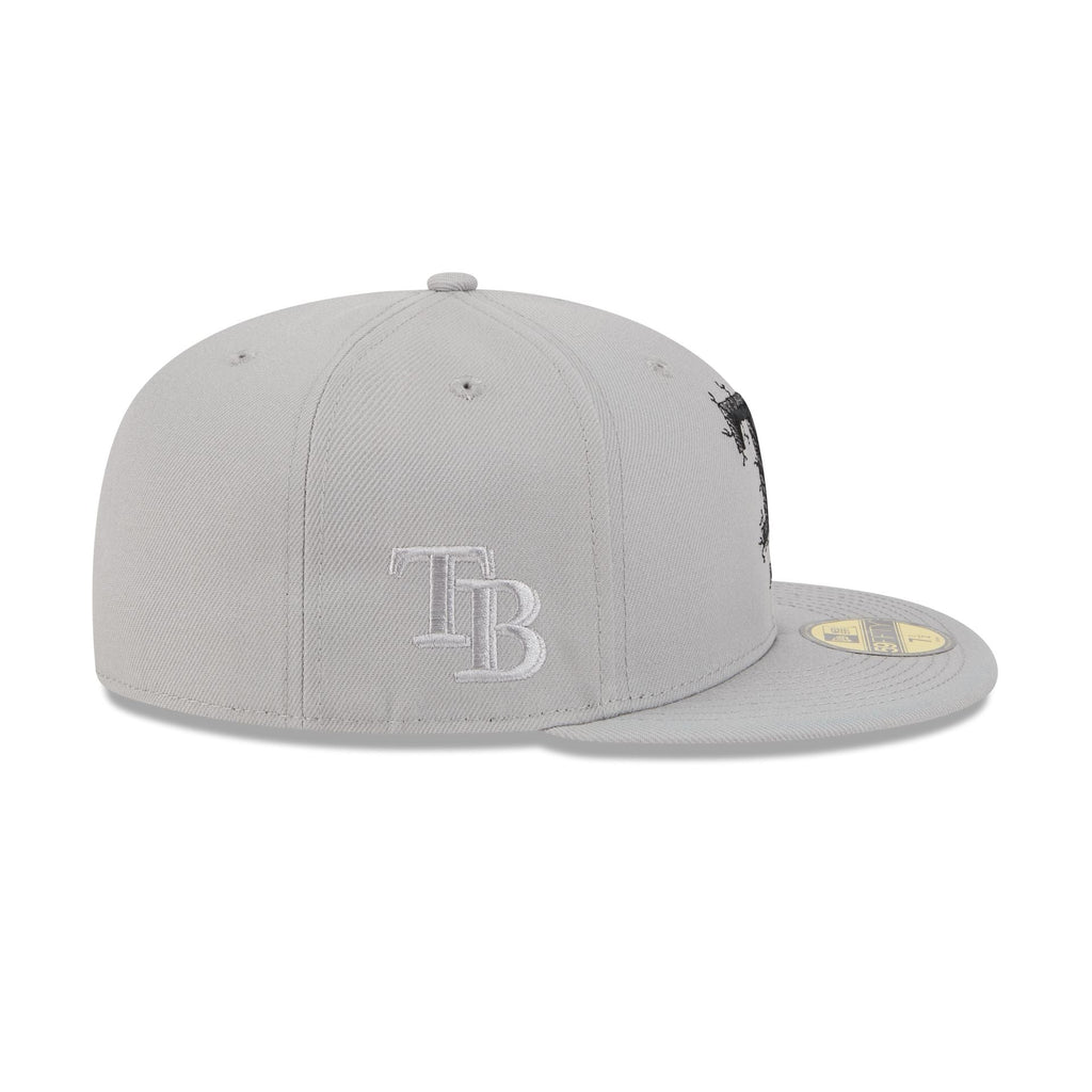 https://cdn.shopify.com/s/files/1/0601/2554/4675/files/60693547_59FIFTY_5950CRACKED26484_TAMRAY_GRA_RSIDE.jpg?v=1756141618
