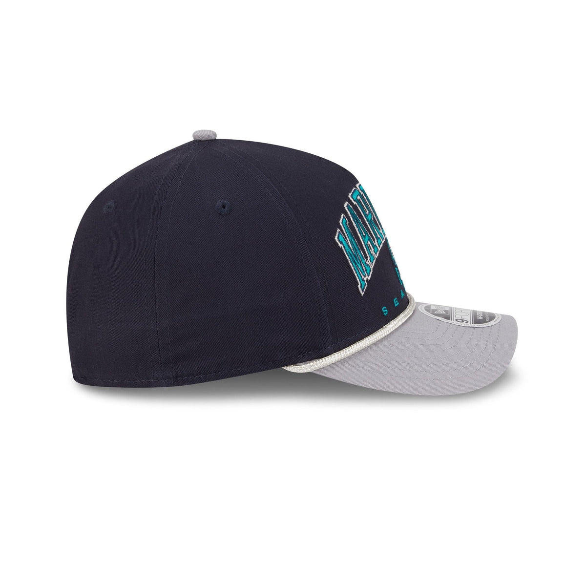 https://cdn.shopify.com/s/files/1/0601/2554/4675/files/60709374_9FORTYMCAF_940MCAFARCH25187_SEAMAR_STM_RSIDE.jpg?v=1758054186