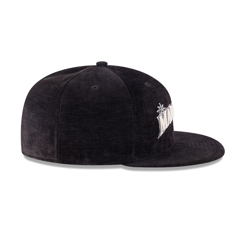 https://cdn.shopify.com/s/files/1/0601/2554/4675/files/60750874_59FIFTY_5950DAY595027040_SEAMAR_BLK_RSIDE.jpg?v=1745502758