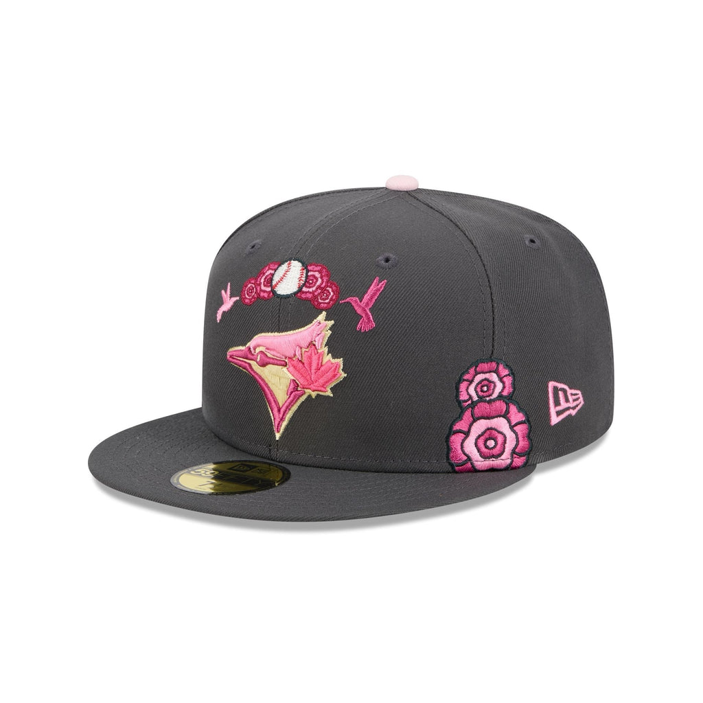 https://cdn.shopify.com/s/files/1/0601/2554/4675/files/60751293_59FIFTY_5950DIADEMUERTOSTORJAYGRH_TORJAY_GRH_3QL.jpg?v=1760635754