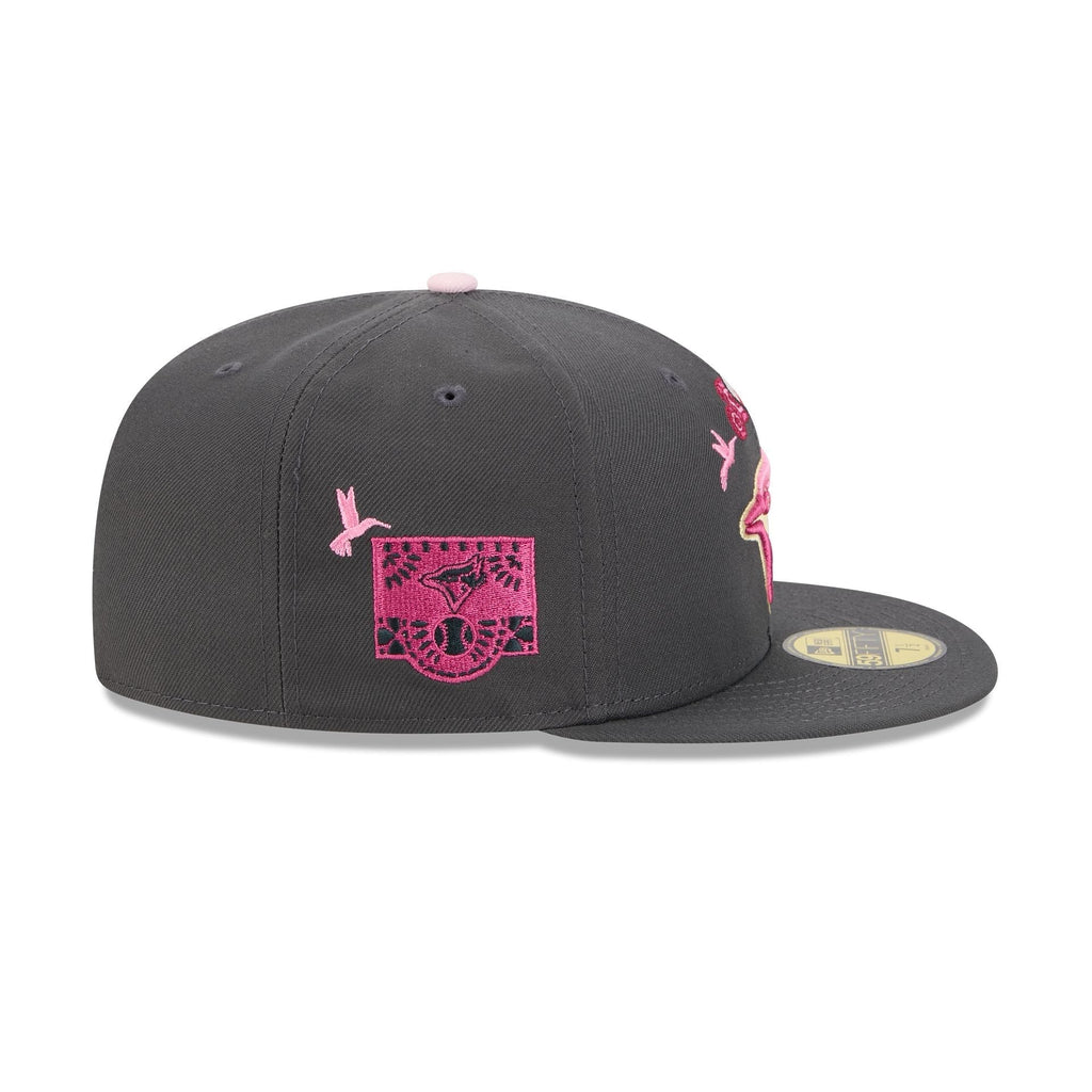 https://cdn.shopify.com/s/files/1/0601/2554/4675/files/60751293_59FIFTY_5950DIADEMUERTOSTORJAYGRH_TORJAY_GRH_RSIDE.jpg?v=1760635754