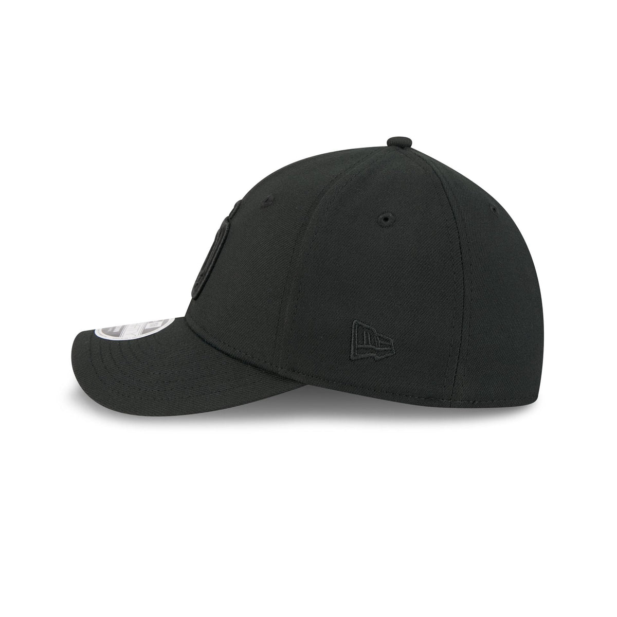 https://cdn.shopify.com/s/files/1/0601/2554/4675/files/60772499_39THIRTYMC_CHS39THIRTYMC30193_SADPAD_BLK_LSIDE.jpg?v=1768423658