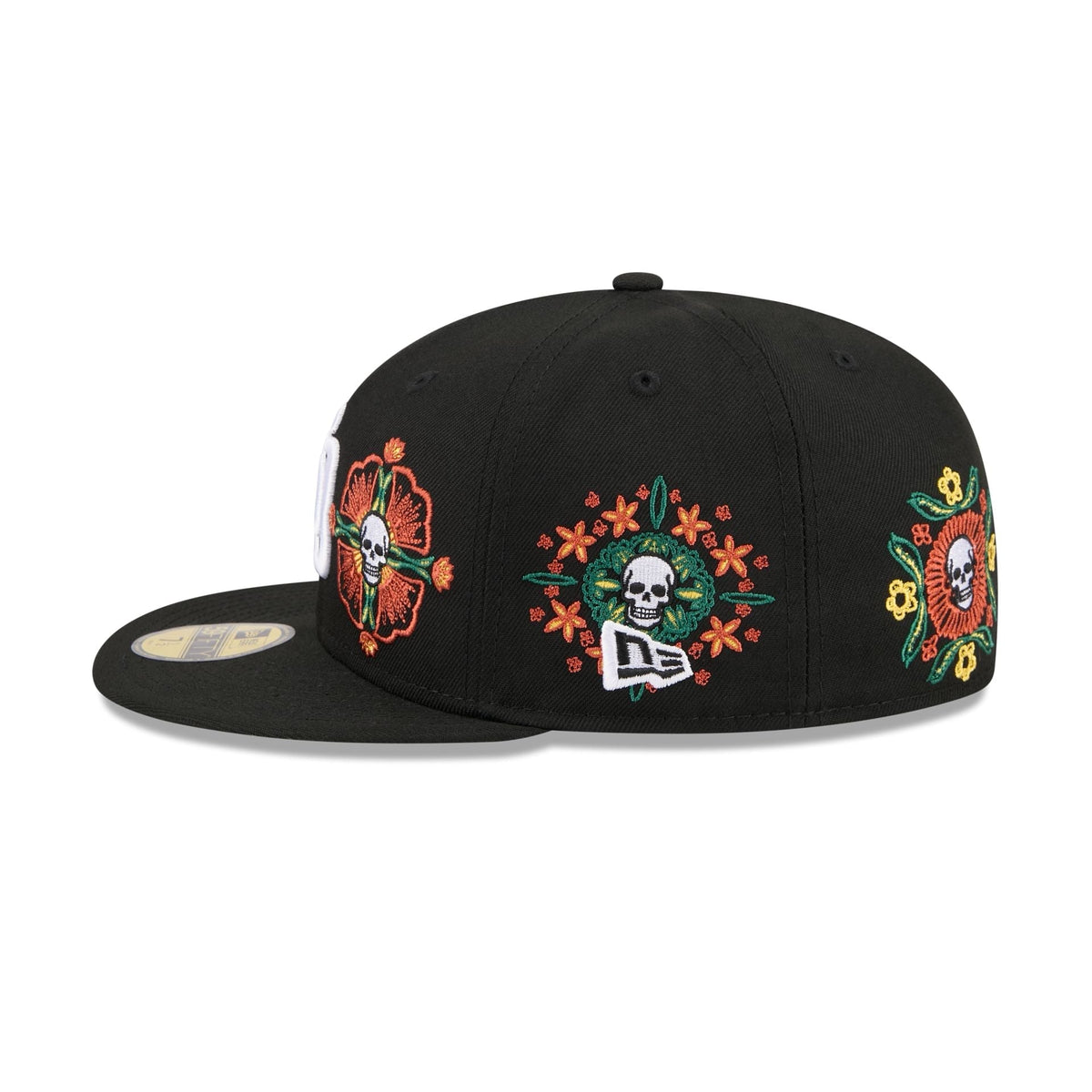 https://cdn.shopify.com/s/files/1/0601/2554/4675/files/60832785_59FIFTY_LifestyleEnergy_SADPAD_BLK_LSIDE.jpg?v=1760914192