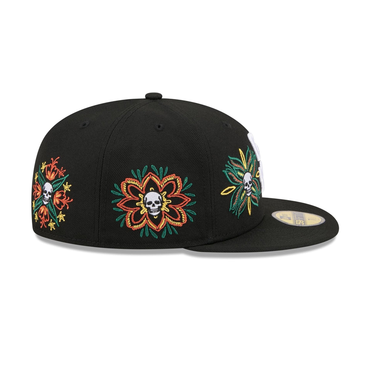 https://cdn.shopify.com/s/files/1/0601/2554/4675/files/60832785_59FIFTY_LifestyleEnergy_SADPAD_BLK_RSIDE.jpg?v=1760914192