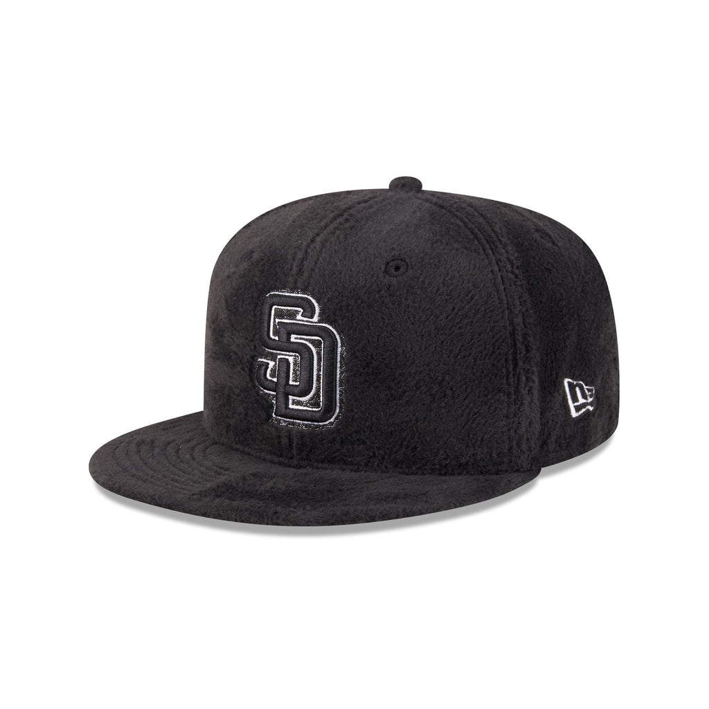 https://cdn.shopify.com/s/files/1/0601/2554/4675/files/60832807_59FIFTY_LifestyleEnergy_SADPAD_BLK_3QL.jpg?v=1764616395