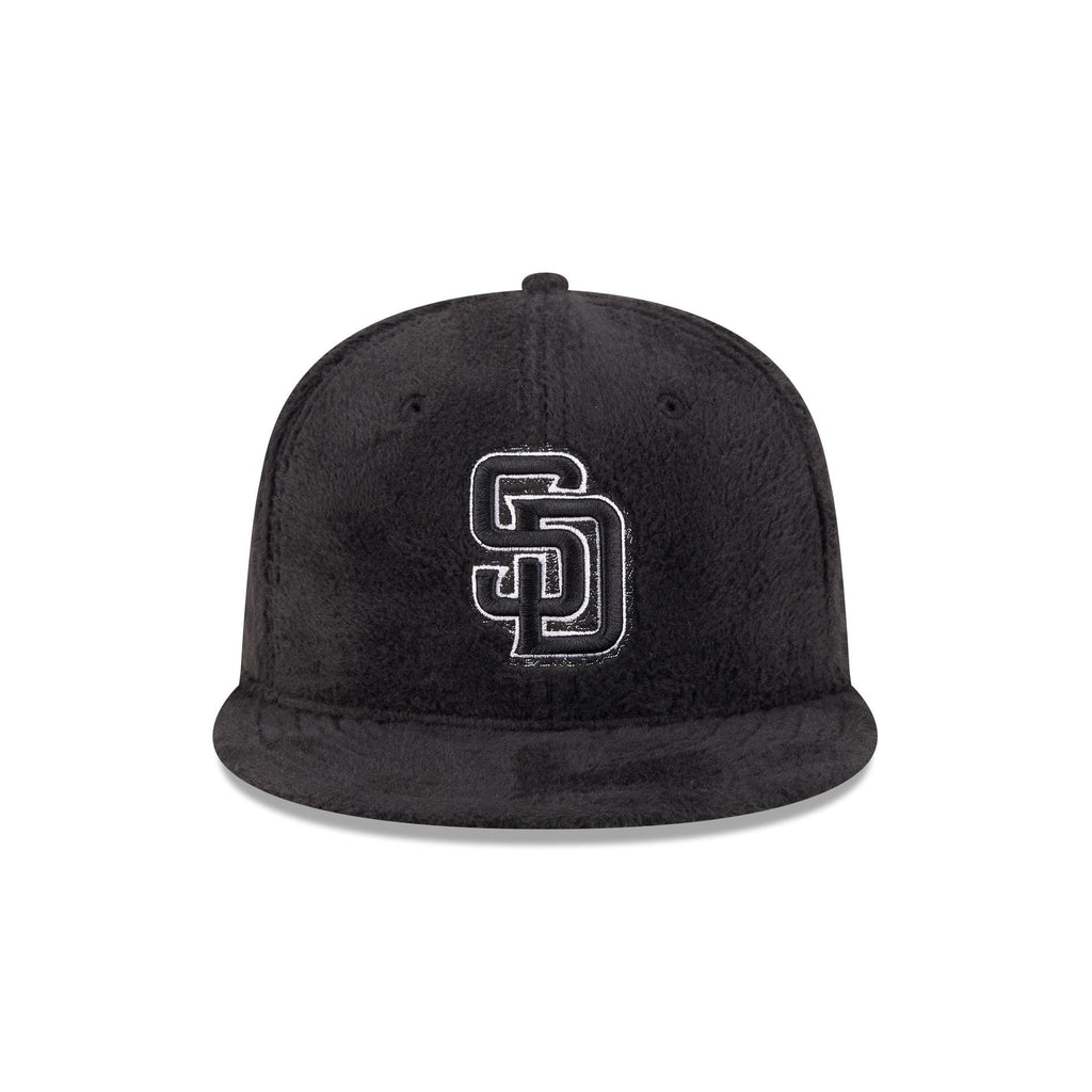 https://cdn.shopify.com/s/files/1/0601/2554/4675/files/60832807_59FIFTY_LifestyleEnergy_SADPAD_BLK_F.jpg?v=1764616395