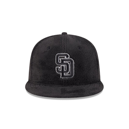 https://cdn.shopify.com/s/files/1/0601/2554/4675/files/60832807_59FIFTY_LifestyleEnergy_SADPAD_BLK_F.jpg?v=1764616395
