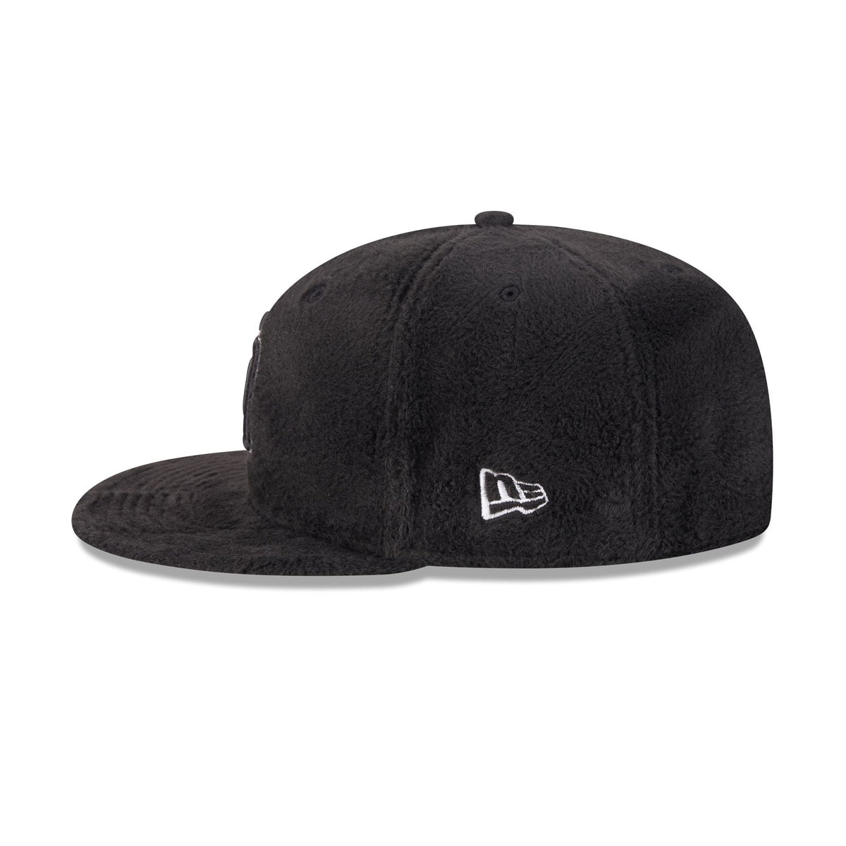 https://cdn.shopify.com/s/files/1/0601/2554/4675/files/60832807_59FIFTY_LifestyleEnergy_SADPAD_BLK_LSIDE.jpg?v=1764616395