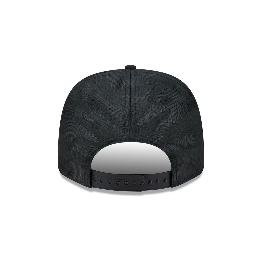 https://cdn.shopify.com/s/files/1/0601/2554/4675/files/60840694_9SEVENTYSP_QS970SP30414_SADPAD_BLK_R.jpg?v=1763397055