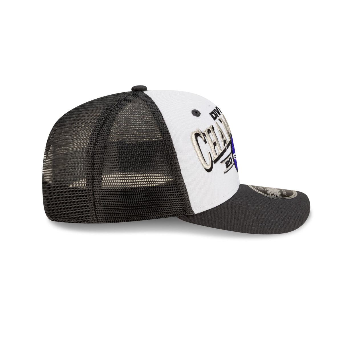 https://cdn.shopify.com/s/files/1/0601/2554/4675/files/60861609_9SEVENTY_ML3QR5_DIVCHAMPS_TORJAY_WHIGRH_RSIDE.jpg?v=1758899218