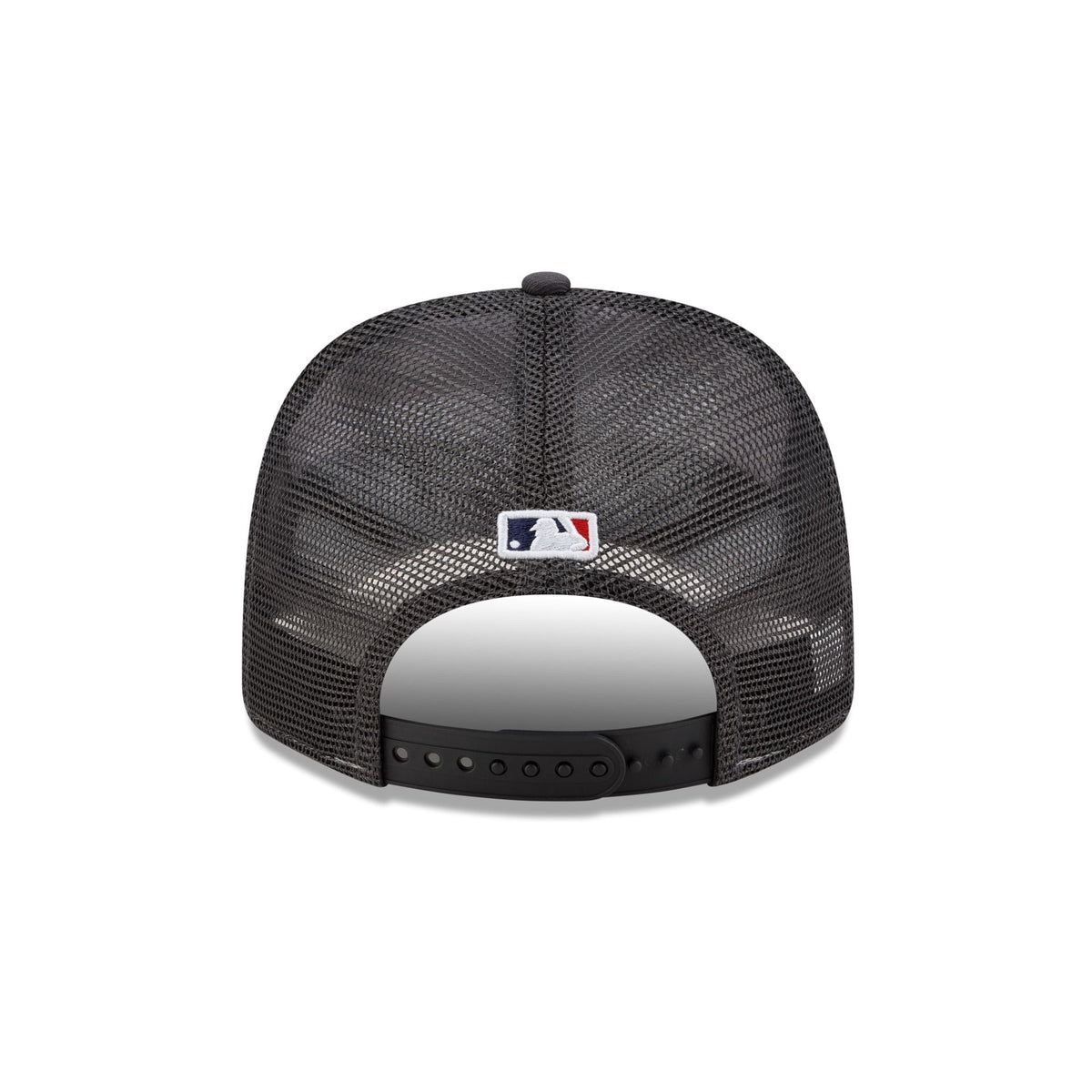 https://cdn.shopify.com/s/files/1/0601/2554/4675/files/60861616_9SEVENTY_ML3QR5DIVISIONCHAMPS_SEAMAR_WHIGRH_R.jpg?v=1758806253