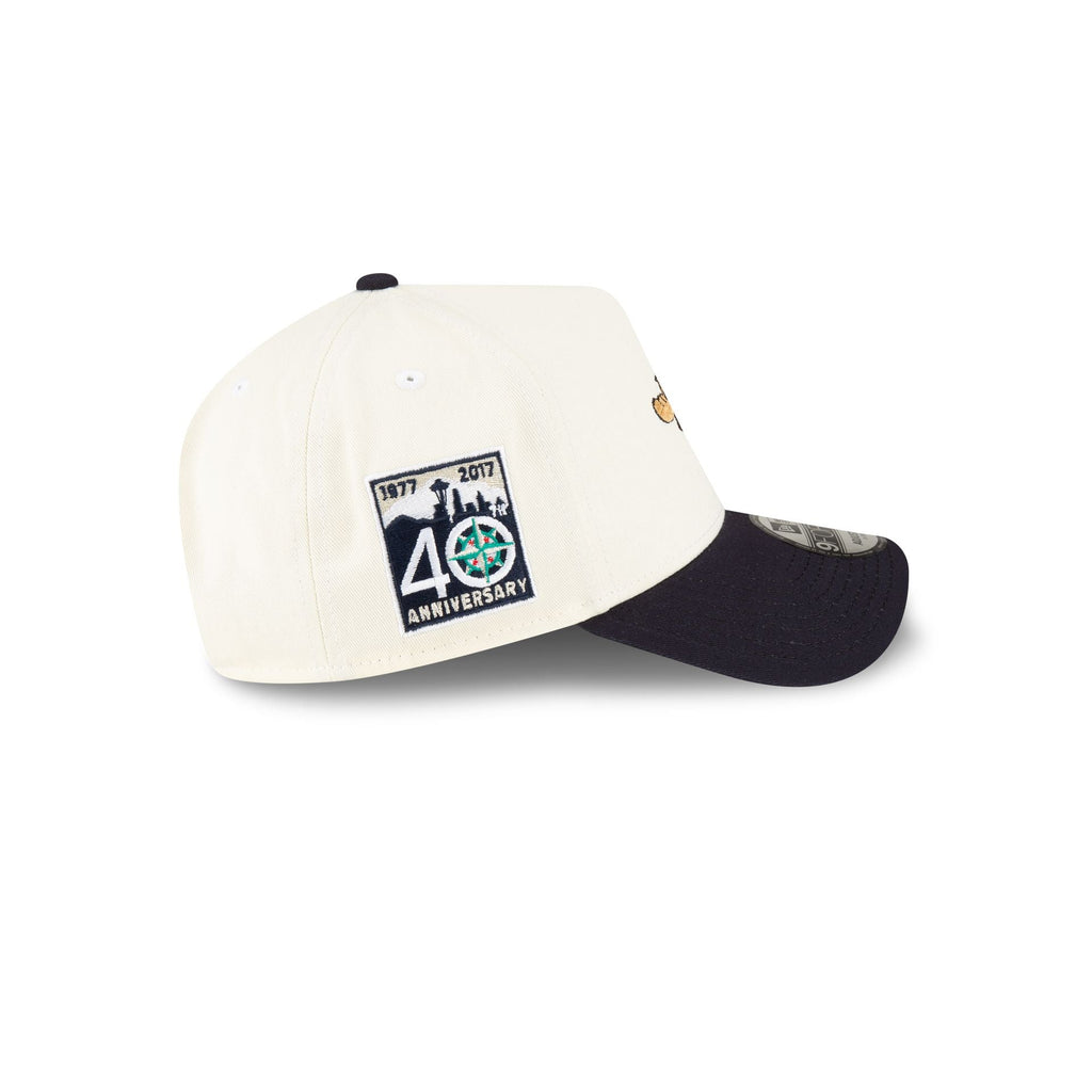 https://cdn.shopify.com/s/files/1/0601/2554/4675/files/70873745_9FORTYAF_MLBMINIMASCOT_SEAMARCO_WHT_RSIDE.jpg?v=1719412091