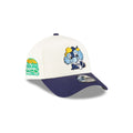https://cdn.shopify.com/s/files/1/0601/2554/4675/files/70873769_9FORTYAF_MLBMINIMASCOT_TAMDEV_WHT_3QR.jpg?v=1719412086