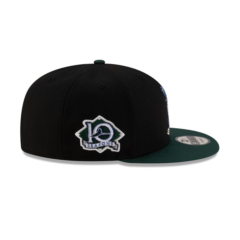 https://cdn.shopify.com/s/files/1/0601/2554/4675/files/70929800_9FIFTY_MLBMASCOT_25_TAMRAYCO_BLK_RSIDE.jpg?v=1741802268