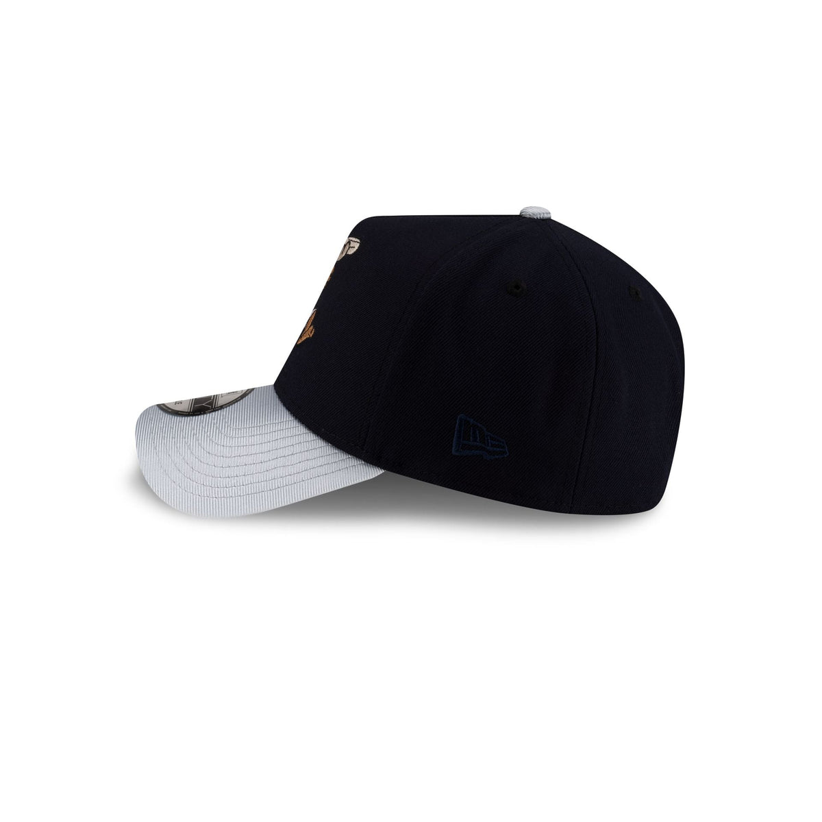 https://cdn.shopify.com/s/files/1/0601/2554/4675/files/70931205_9FORTYAFRAME_MLBMASCOT_25_SEAMARCO_NAV_LSIDE.jpg?v=1741802268