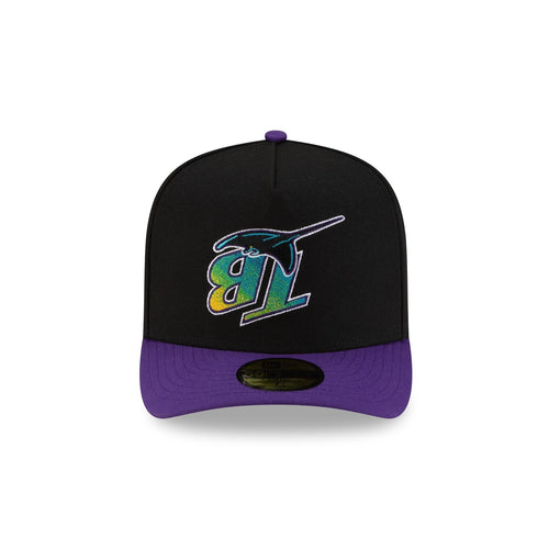 https://cdn.shopify.com/s/files/1/0601/2554/4675/files/71006049_59FIFTYAF_MLB25_JUSTCAPS_UPSIDEDOWNLOGO_TAMDEVCO_BLACK_F.jpg?v=1765568246